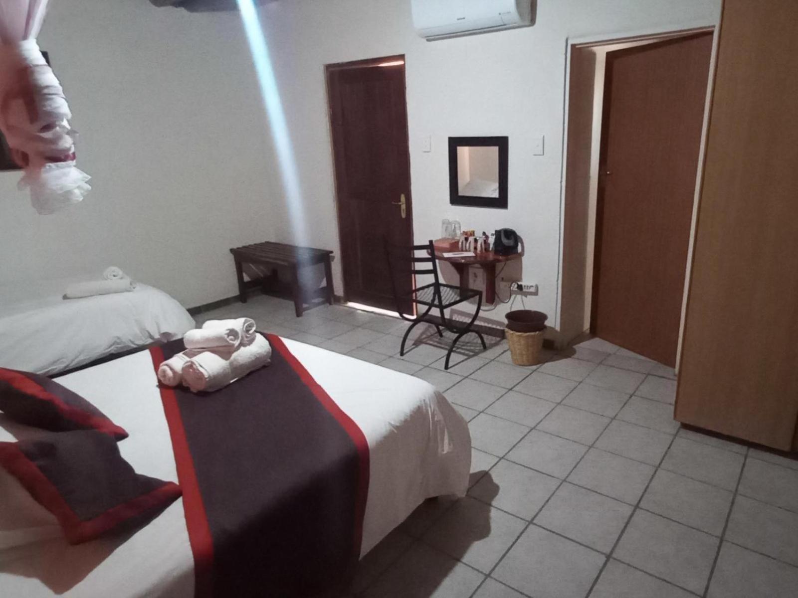 Ombinda Country Lodge Outjo Quarto foto